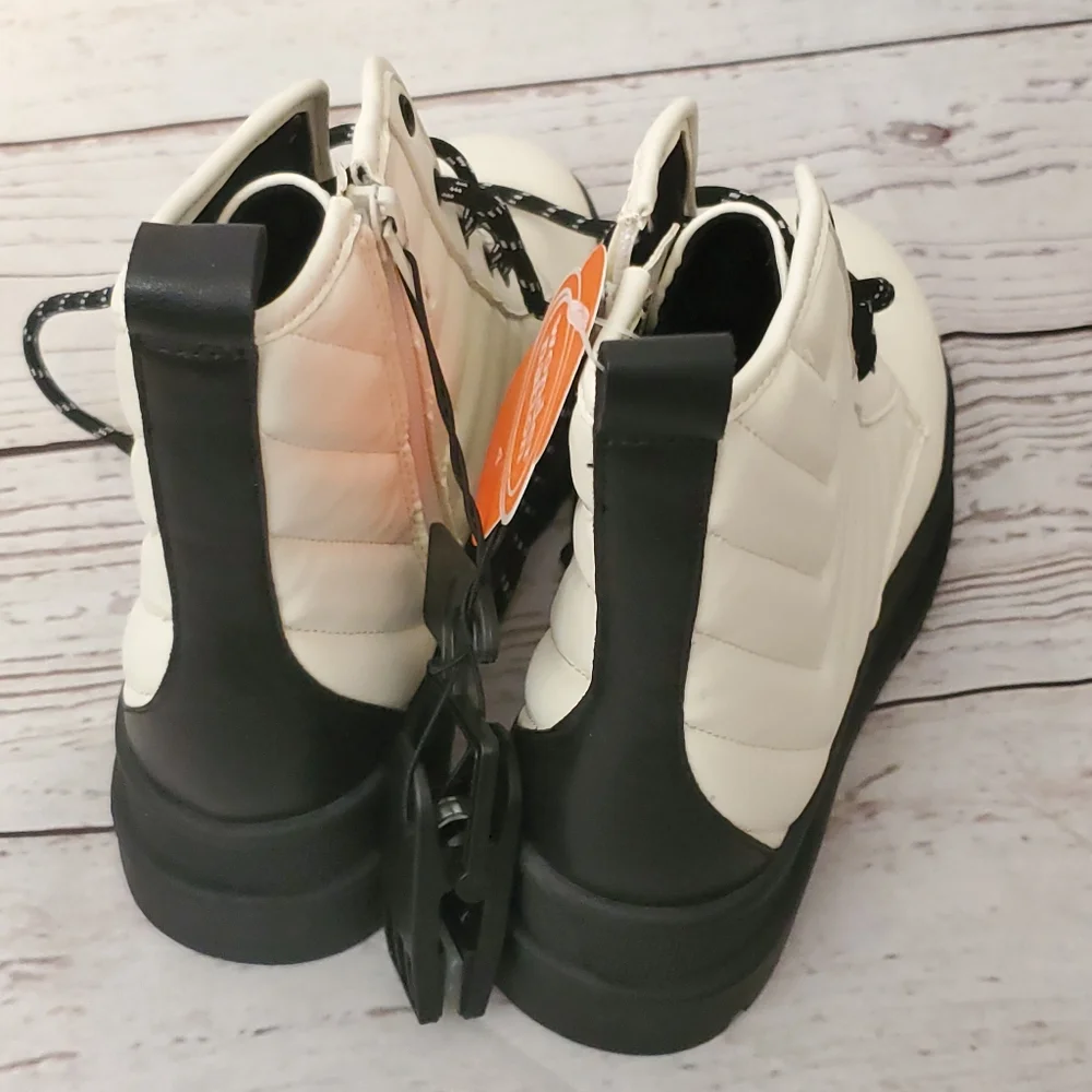 Wonder Nation girl's quilted combat boots with non-marking outsole ivory size 4